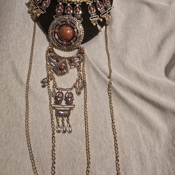 Unbelievably elegant statement necklace - Picture 2 of 10